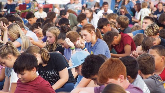 Fields of Faith Event draws hundreds to worship at Chanute High School
