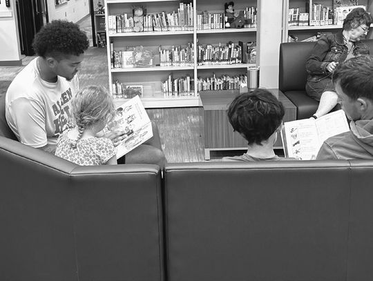 ACC baseball team volunteers to read with children