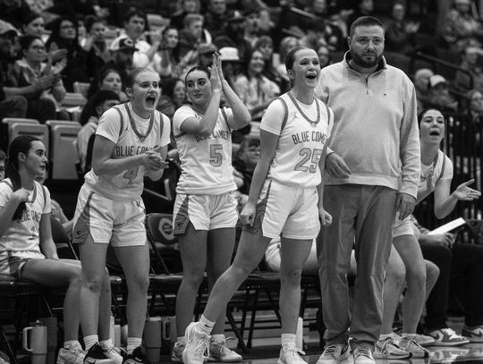 Blue Comets still perfect, force 41 turnovers in win