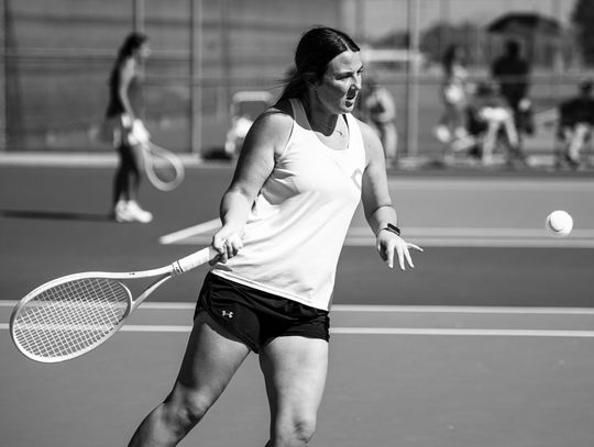 Indy denies Blue Comets league tennis title