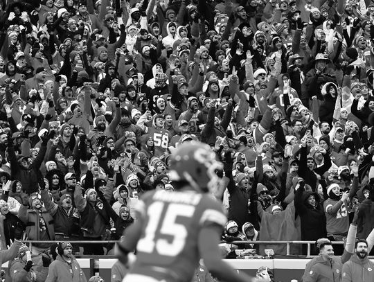 Kansas vs. Missouri fight for Chiefs, Royals comes to a head in June