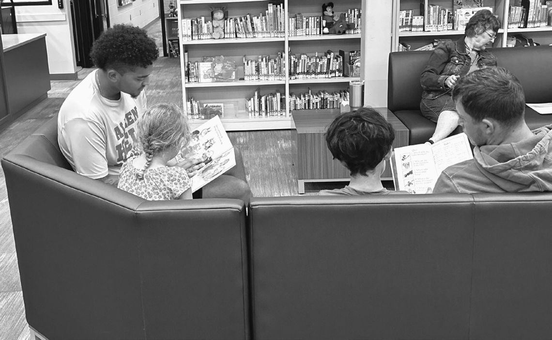 ACC baseball team volunteers to read with children