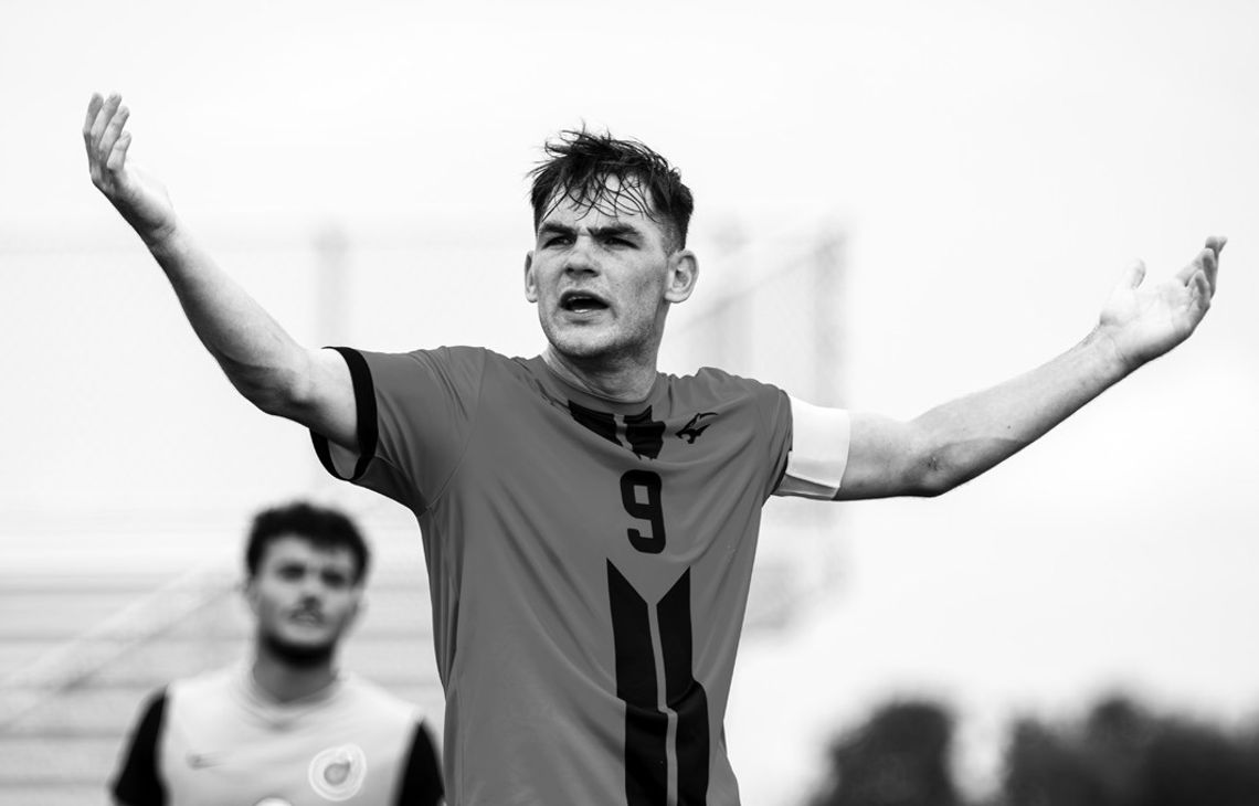 Two late goals from Niven salvages draw